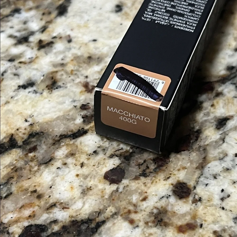 ⚡️💕HUDA BEAUTY Faux Filter Foundation Macchiato